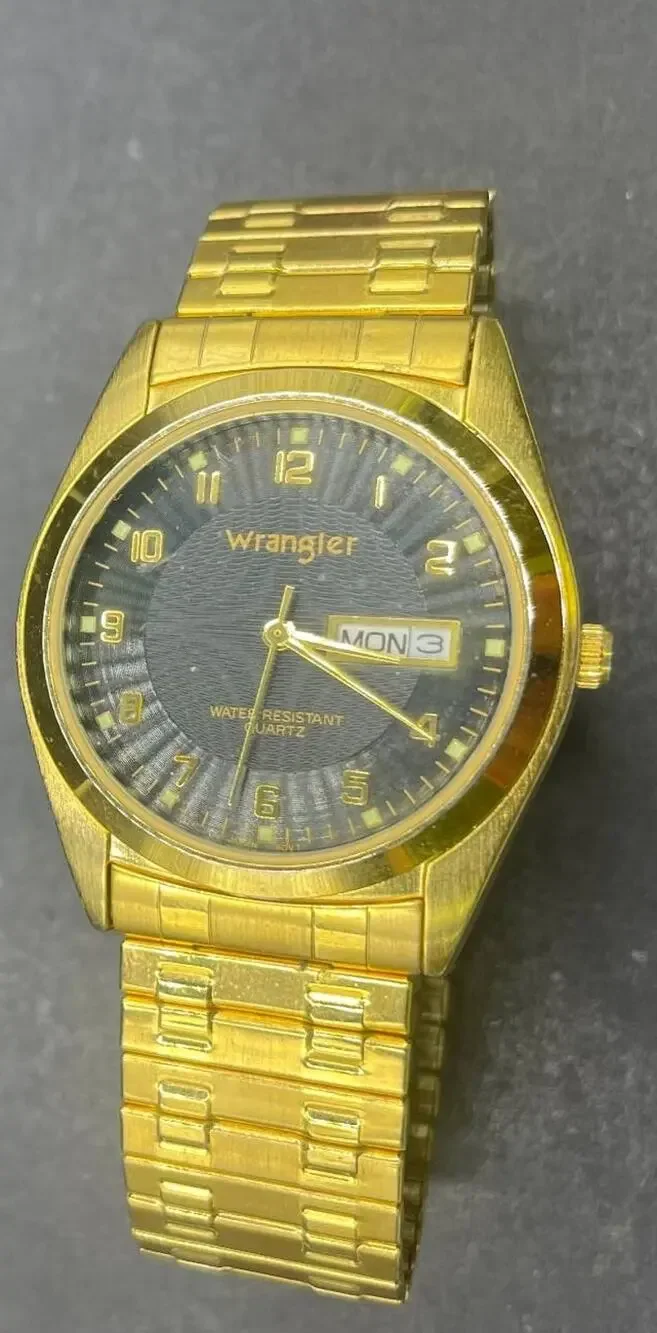 Wrangler Hero Quartz Wristwatch Gold Tone Black Dial Day Date Expansion Band